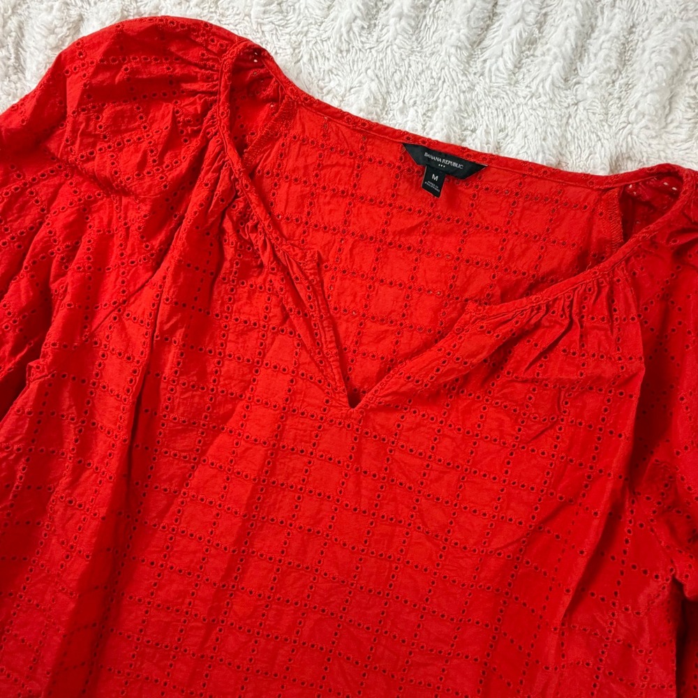Banana Republic Red Eyelet Blouse Puff Sleeve Split V-Neck Top Womens Medium